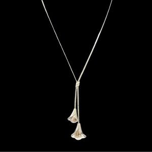 Avon vintage silver tone lily necklace